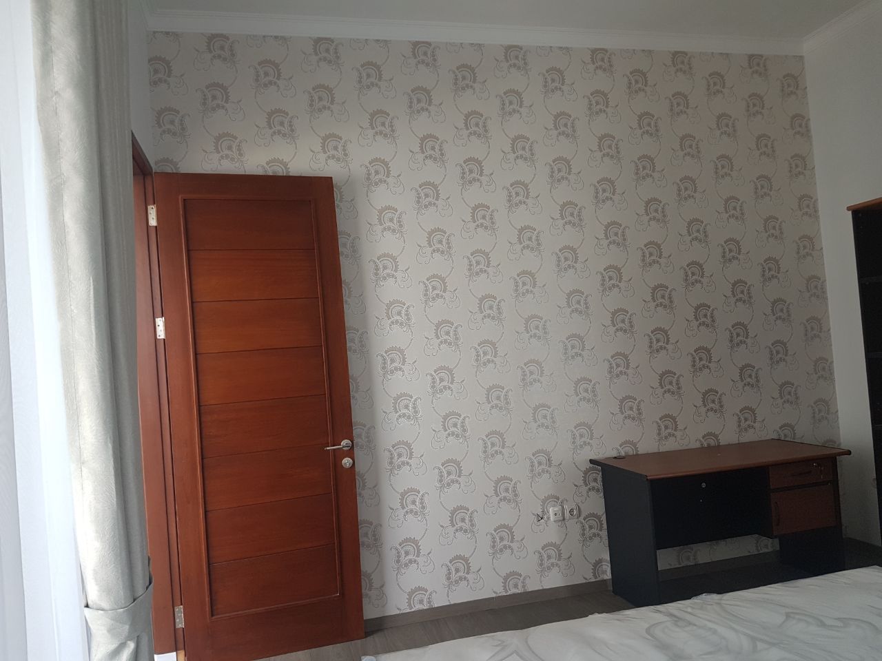 testimoni wallpaper dinding minimalis